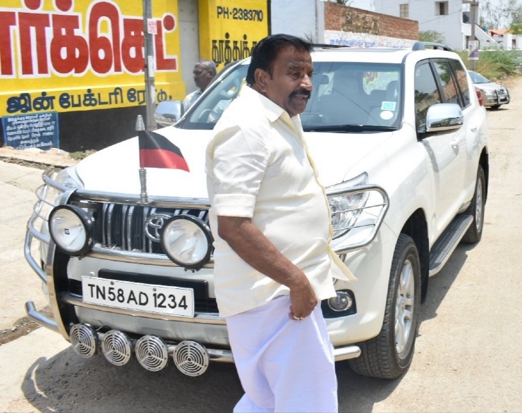 Indian politician gets Toyota LandCruiser LC300 even before official launch
