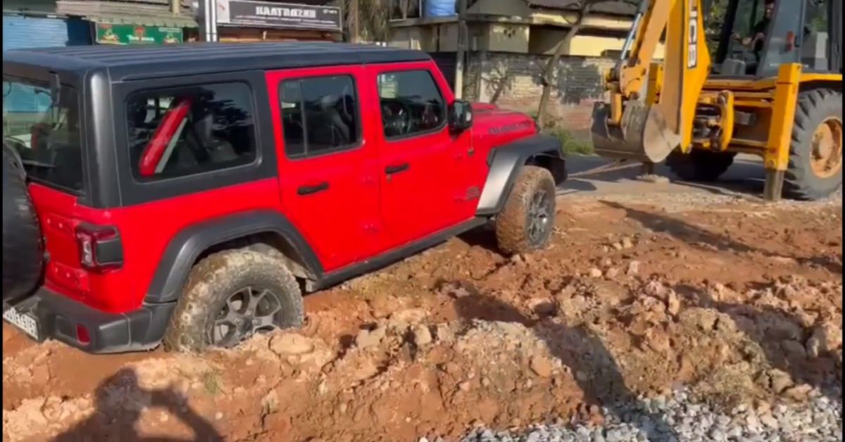 Jeep Wrangler gets stuck in mud: Recovered using a JCB [Video]