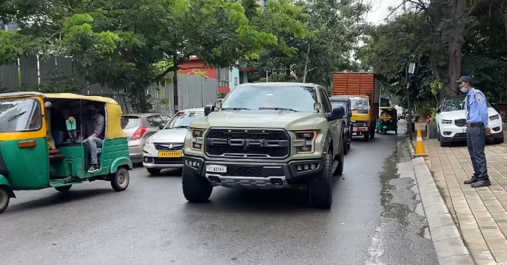 The Ford F-150 Raptor looks like an absolute beast on Indian roads [Video]