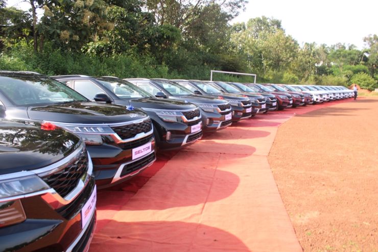 Kia dealership in Kerala sets record by delivering highest number of Seltos SUVs in a single day