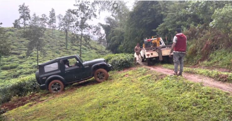 Mahindra Thar gets stuck while off-roading: Rescued by recovery crane