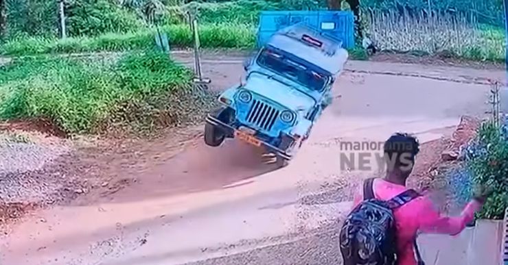 El Jeep Mahindra volcó al tomar una curva a alta velocidad
