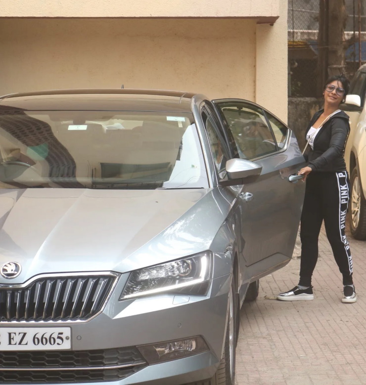 Bollywood actress Tanishaa Mukerji seen in a humble Hyundai Creta [Video]