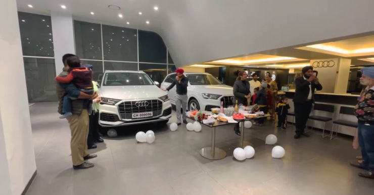 YouTuber takes delivery of not one but two Audi Q7 luxury SUVs [Video]