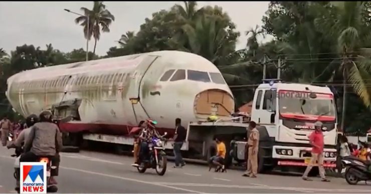 Aeroplane goes from Trivandrum to Hyderabad in a truck: Attracts huge crowds on the way [Video]
