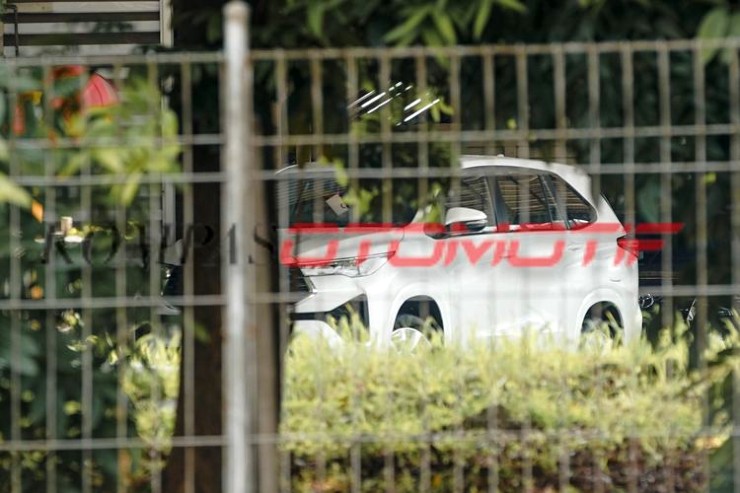 Toyota Innova HyCross में SUV का रुख होगा, नया टीज़र कहता है