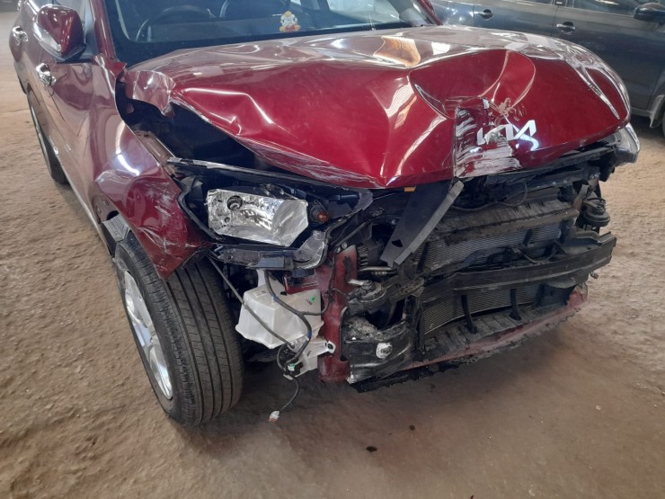 Kia service center crashes Sonet: Blames cow & asks owner to claim insurance [Video]