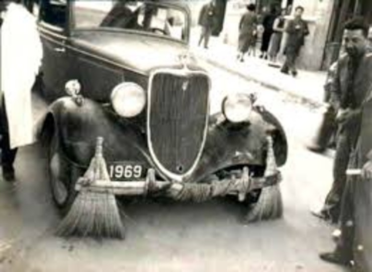 Rolls Royce luxury car used for garbage collection by Indian Maharaja? What’s the real story