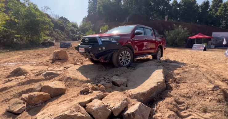 Toyota Hilux pick up showcases its off-road capabilities on video