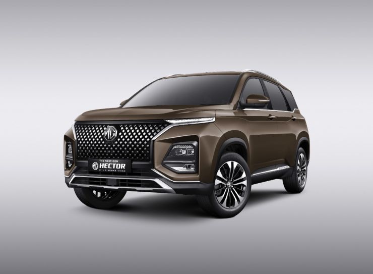 Bollywood actress Palak Tiwari seen arriving in a humble MG Hector SUV [Video]