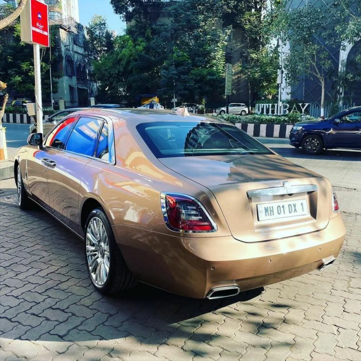 Ambani’s Rolls Royce goes to a Hindustan Petroleum bunk for filling air: Hilarious comments follow