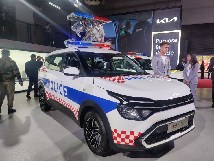 Kia Carens police car and ambulance versions unveiled at the Auto Expo 2023