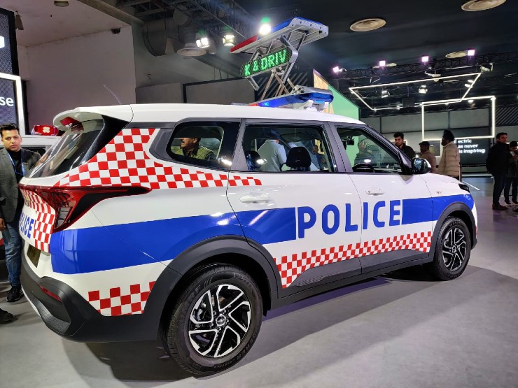 Kia Carens police car and ambulance versions unveiled at the Auto Expo 2023