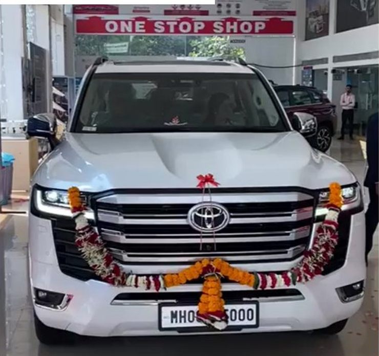 First delivery of India’s most expensive Toyota priced at over Rs. 2 crore – Land Cruiser LC 300!