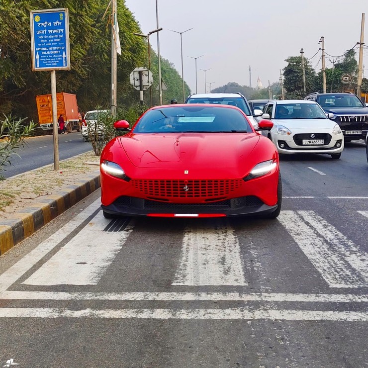 Zomatos VD Deepinder Goyal köper en Ferrari Roma superbil värd Rs.  4,3 miljoner kronor