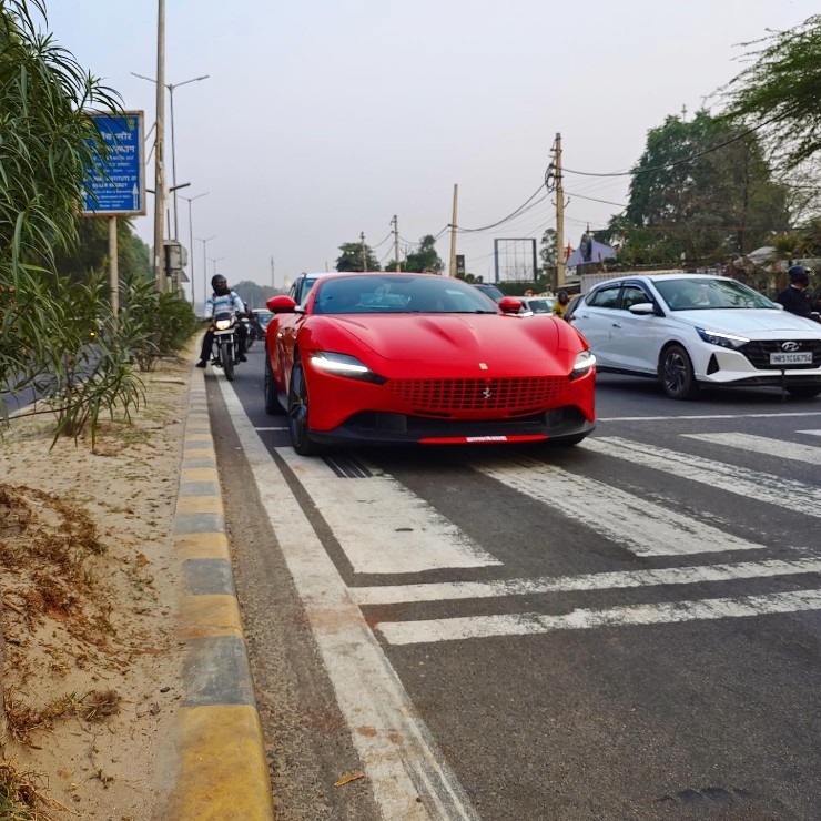 Zomatos VD Deepinder Goyal köper en Ferrari Roma superbil värd Rs.  4,3 miljoner kronor