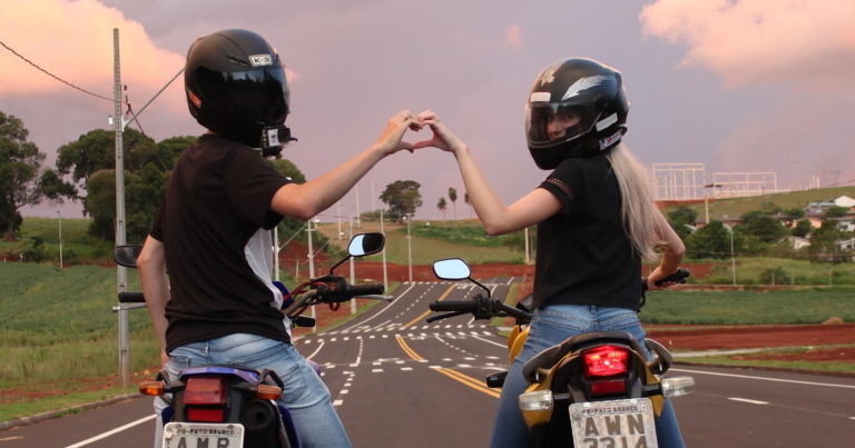 Valentine's day gift ideas for motorcycles - couple on bikes