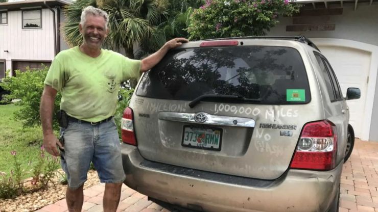 Ägaren förlorar Toyota Highlander med 1 miljon miles i en orkan: Toyota ger honom en helt ny Highlander