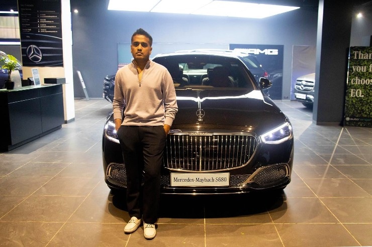 33-year old IIT Bombay graduate becomes youngest Indian to own the 4 crore rupee Mercedes-Maybach S680
