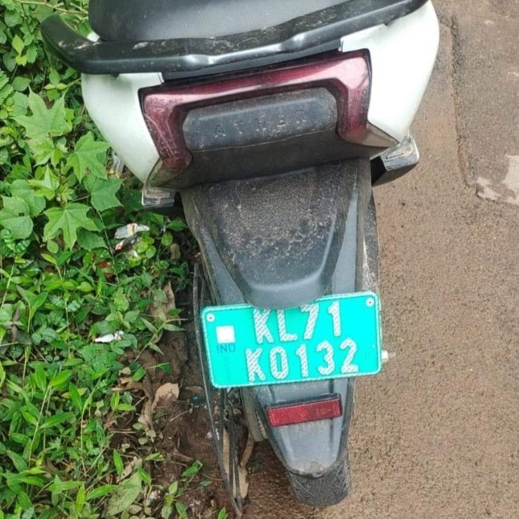 Police issues challan for no “Pollution Under Control” certificate to Ather 450X electric scooter rider