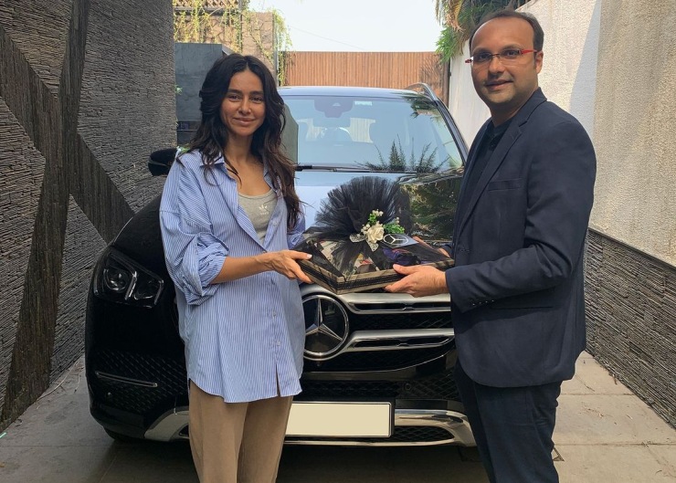 Ο ηθοποιός-σκηνοθέτης του Bollywood Farhan Akhtar αγοράζει ένα πολυτελές SUV Mercedes-Benz GLE