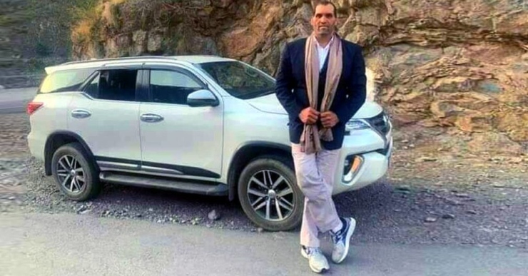 The Great Khali makes the Toyota Fortuner look like a hatchback