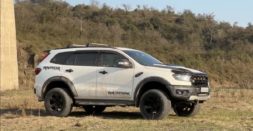 Ford Endeavour with wide body Raptor kit looks brute [Video]