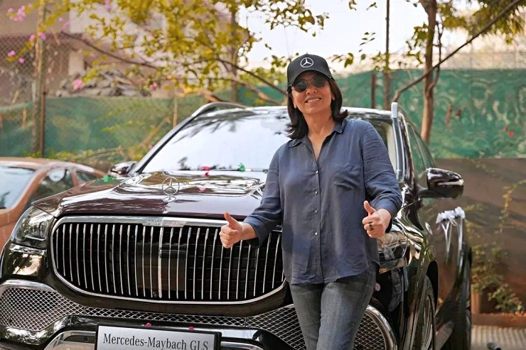 Διάσημοι ηθοποιοί του Bollywood και τα υπερπολυτελή SUV Maybach GLS σε βίντεο: από τον Ranveer Singh έως την Kriti Sanon