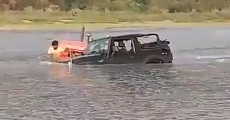 Youth drives new Mahindra Thar into river and gets horribly stuck: Locals rescue [Video]