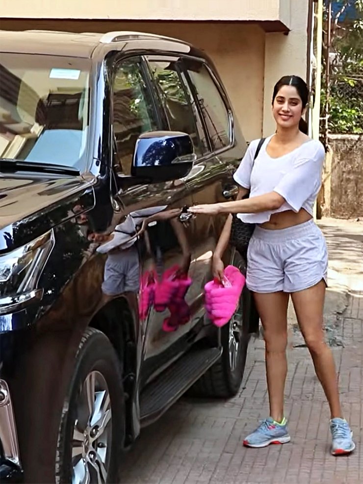 Expensive cars of Bollywood Divas – Deepika Padukone’s Maybach GLS to Disha Patani’s Range Rover