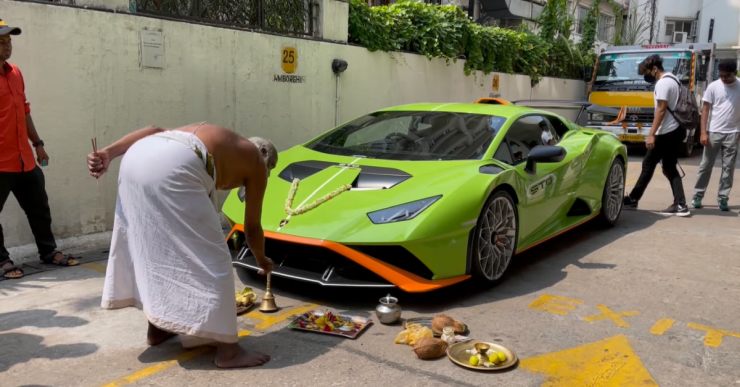 Huracan STO getting pooja
