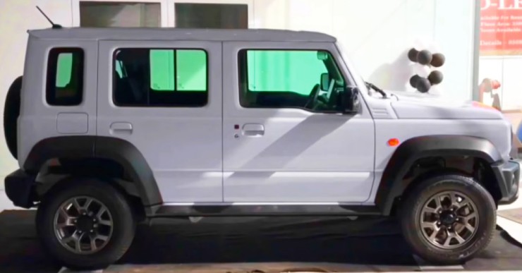 Maruti Jimny 5 door in white arrives at dealership [Video]