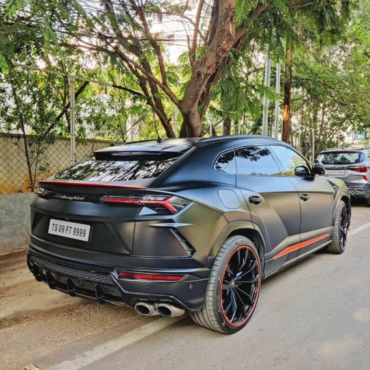Lamborghini Urus Graphite Capsule SUV från skådespelaren Junior NTR sågs i Hyderabad