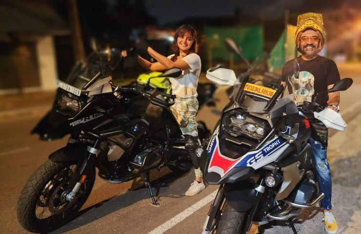 Skådespelarna Manju Warrier och Soubin Shahir tar en natttur på sina BMW R1250 GS superbikes