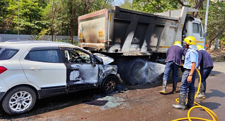 Ford EcoSport catches fire; Woman driver saved after breaking window with helmet