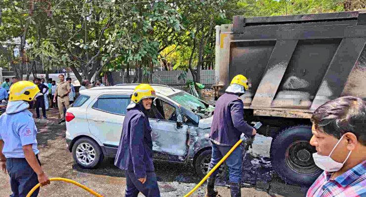 Ford EcoSport catches fire; Woman driver saved after breaking window with helmet