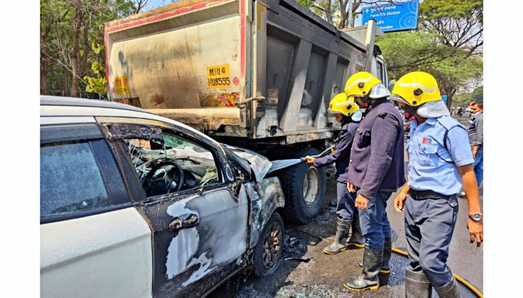 Ford EcoSport catches fire; Woman driver saved after breaking window with helmet