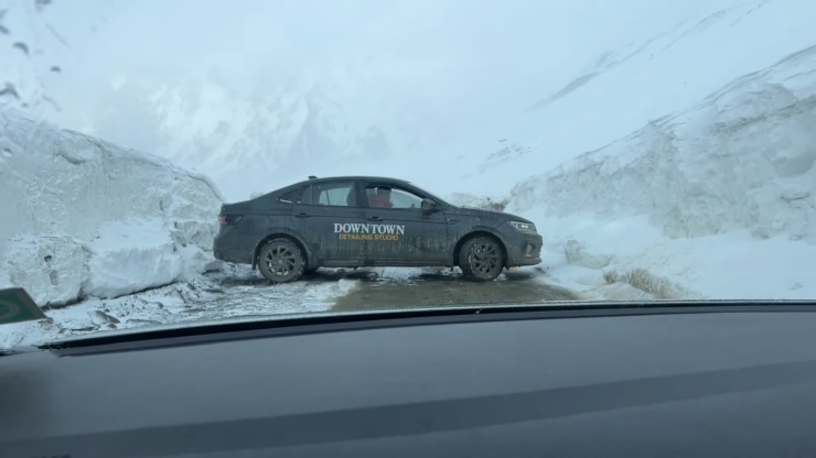 Taking cars such as the Volkswagen Virtus GT to snow clad passes is a bad idea: Proof [Video]
