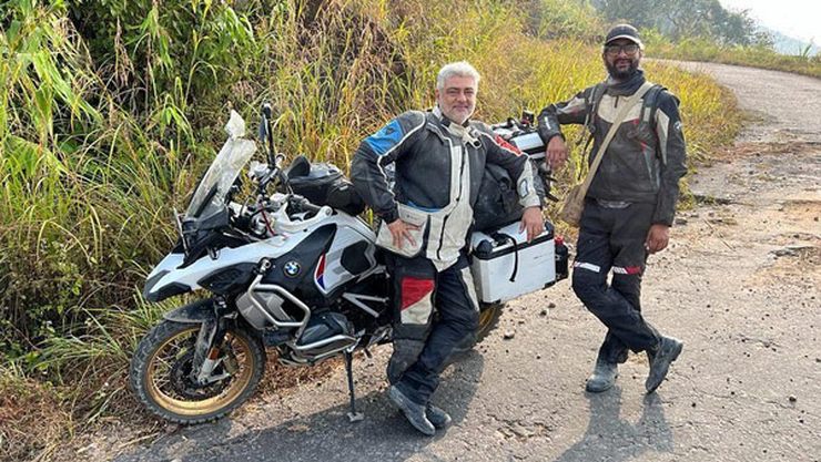 तमिल अभिनेता अजीत कुमार ने सवारी दोस्त को 12 लाख रुपये की BMW बाइक उपहार में दी