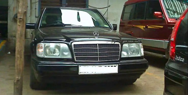 Ratan Tata spotted driving Mercedes-Benz SL500 in this rare footage [Video]