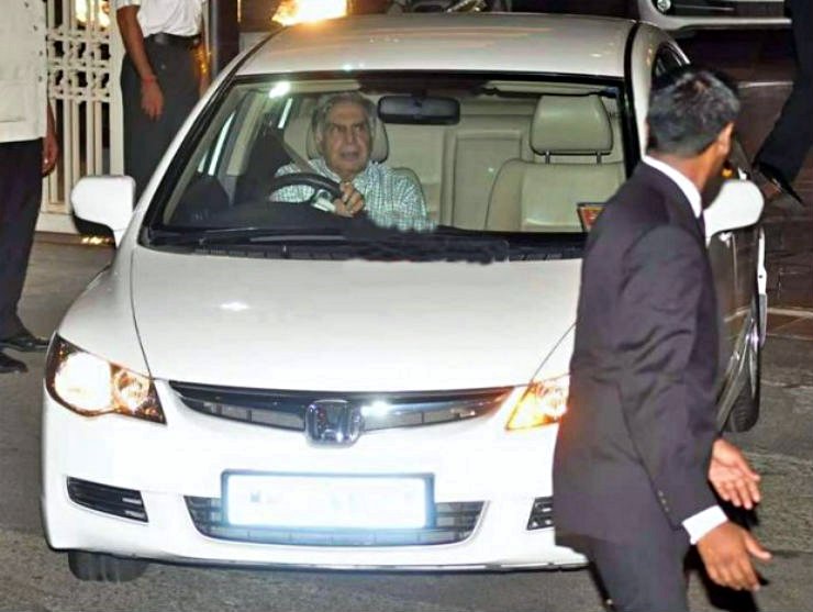 ラタン・タタ氏が運転する素朴なクルマ:タタ・ナノEVからホンダ・シビックまで