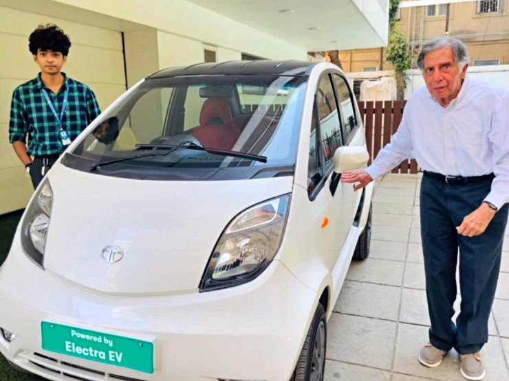 ラタン・タタ氏が運転する素朴なクルマ:タタ・ナノEVからホンダ・シビックまで