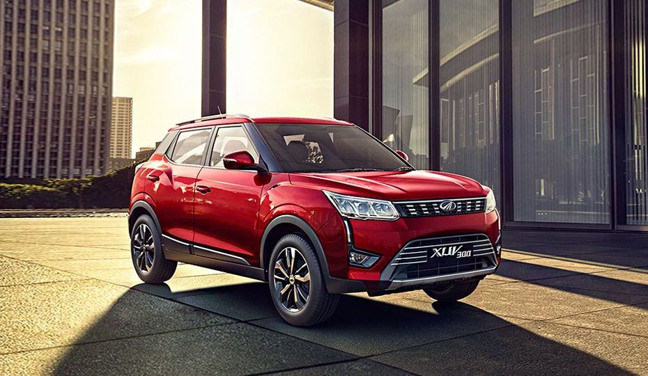 Hyundai Venue Vs Mahindra XUV300: Comparing Variants Under Rs 12 Lakh for the Tech-Savvy Gadget Lover