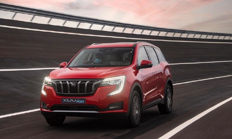 Mahindra XUV700 sales nearly three times that of newly launched Tata Safari and Harrier
