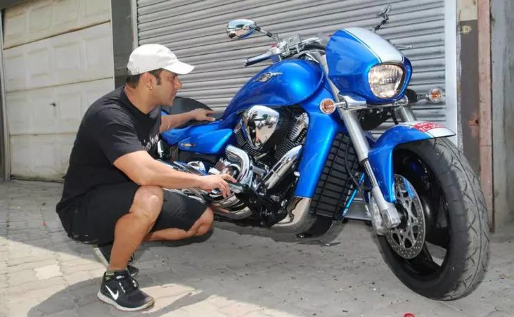 サルマン・カーンの超高級車とスーパーバイクのエキゾチックなガレージ: 日産パトロールからスズキ・ハヤブサまで