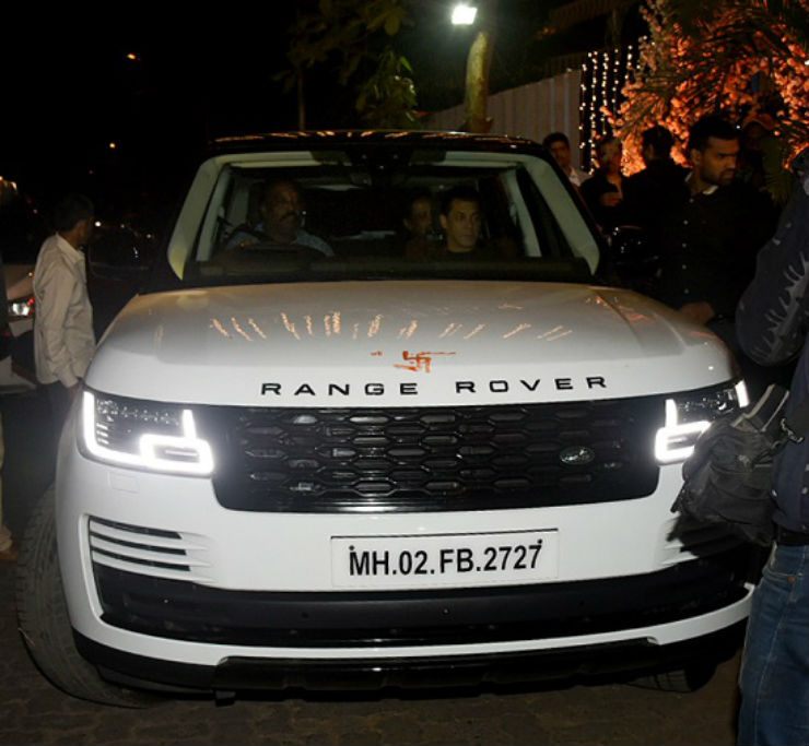 Salman Khan seen leaving birthday party in bullet-proof Toyota Land Cruiser luxury SUV [Video]