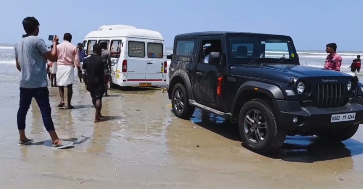 Force Traveller gets stuck on drive-in beach: Mahindra Thar to the rescue [Video]
