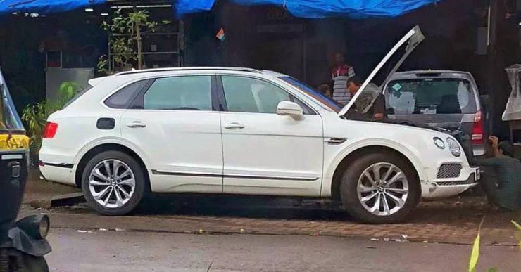 Bentley Bentayga SUV worth over Rs 4 crore spotted getting fixed at a roadside garage in Mumbai