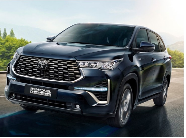Mahindra XUV700 2024 vs Toyota Innova Hycross: Comparing Their Variants Priced Rs 24-28 Lakh for Tech-savvy Gadget Lovers