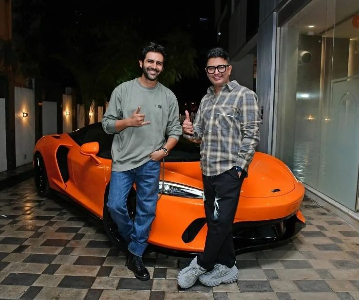 बॉलीवुड अभिनेता Kartik Aaryan की कार और बाइक संग्रह: McLaren GT से Ducati Scrambler तक